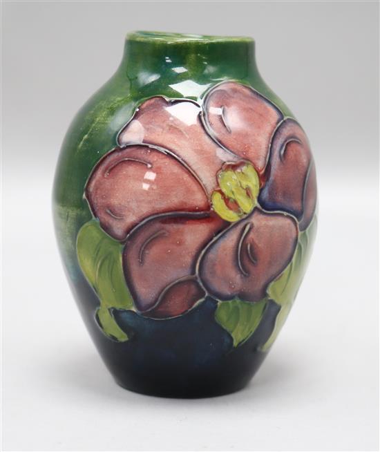 A small Moorcroft hibiscus vase 9cm
